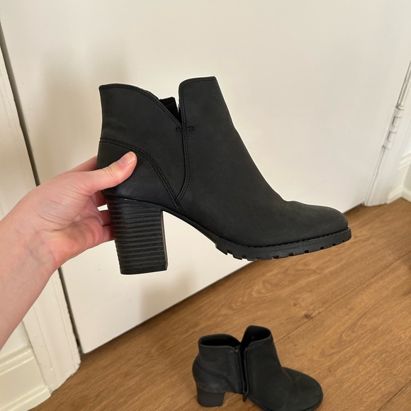Clarks Black Booties - Picture 2 of 8
